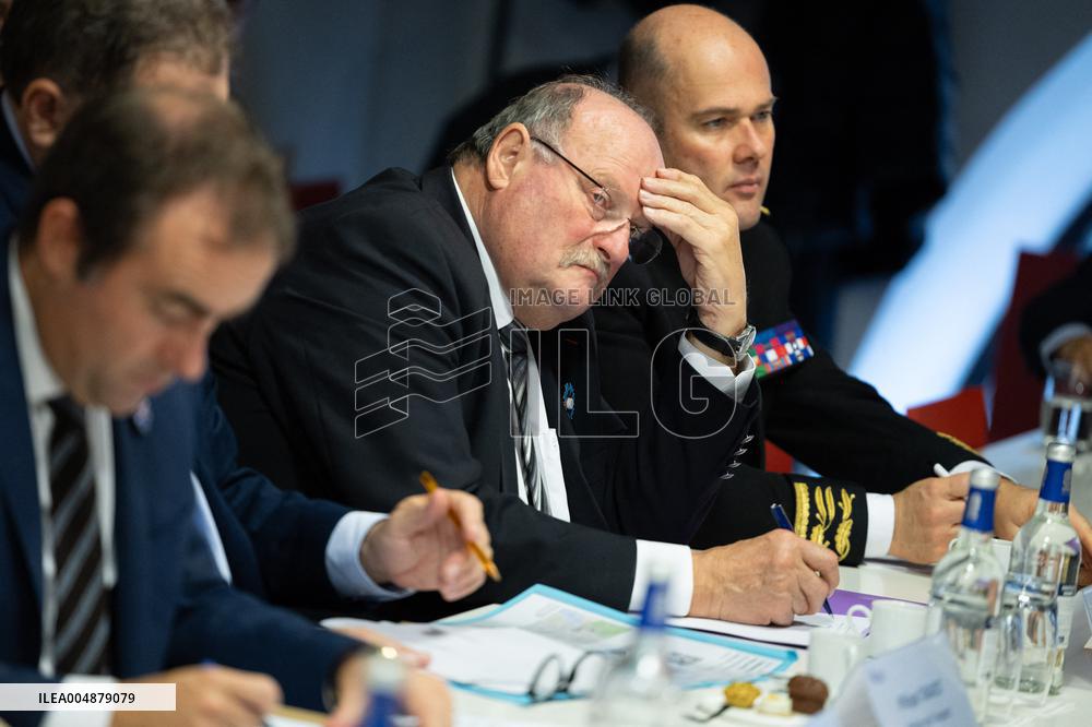 Prime Minister Meets with Regional Presidents - Versailles