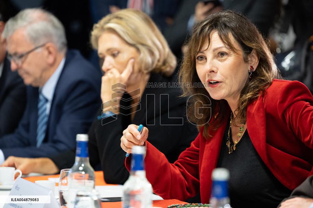 Prime Minister Meets with Regional Presidents - Versailles