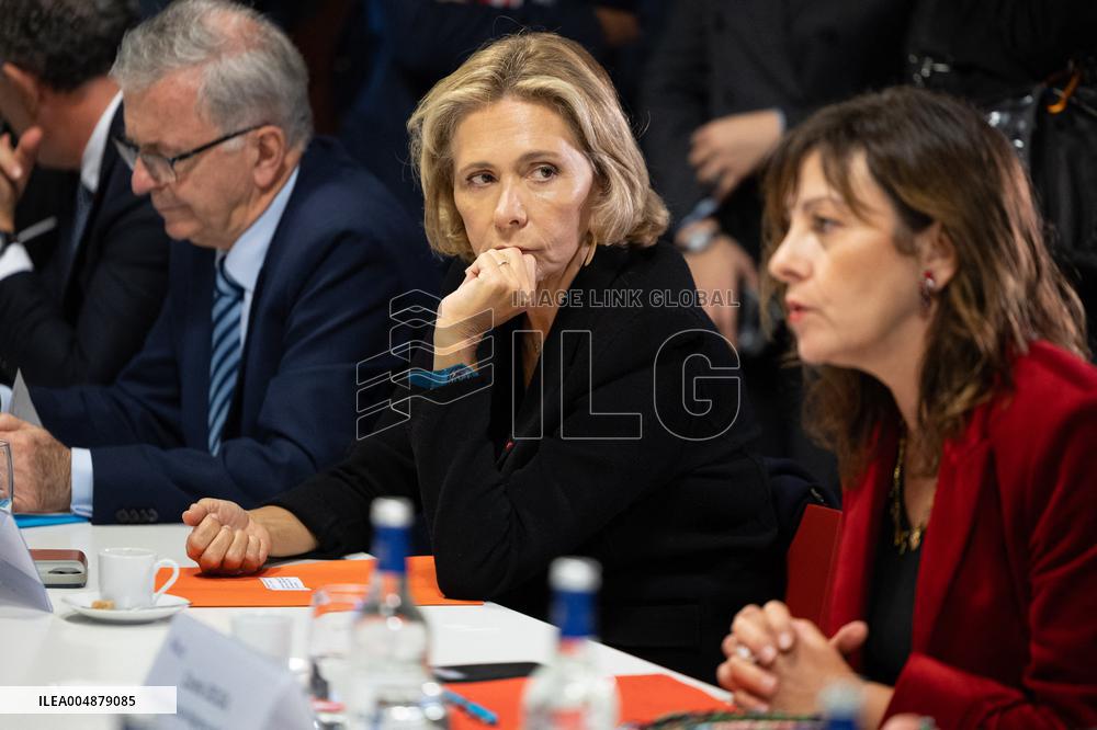 Prime Minister Meets with Regional Presidents - Versailles