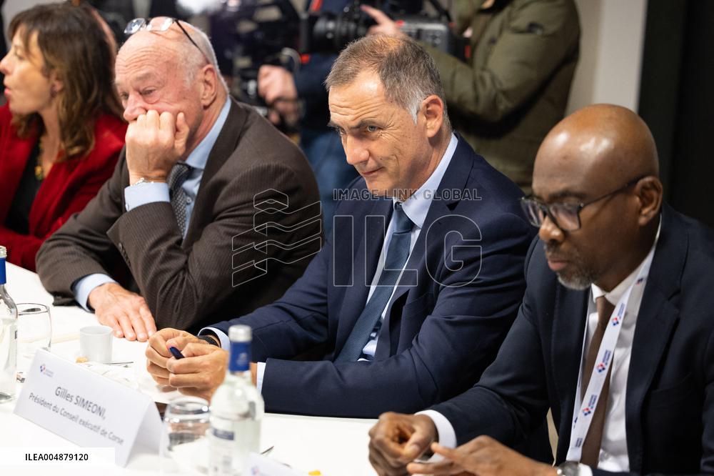 Prime Minister Meets with Regional Presidents - Versailles