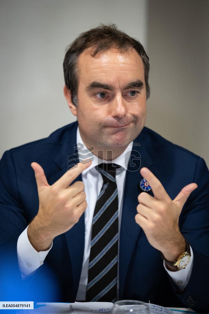 Prime Minister Meets with Regional Presidents - Versailles