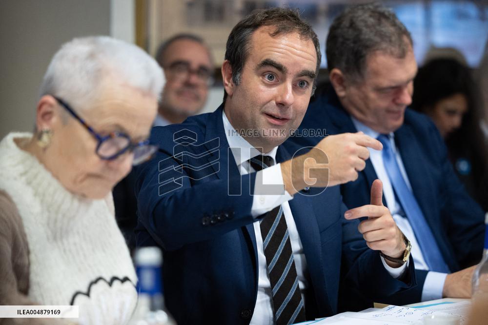 Prime Minister Meets with Regional Presidents - Versailles