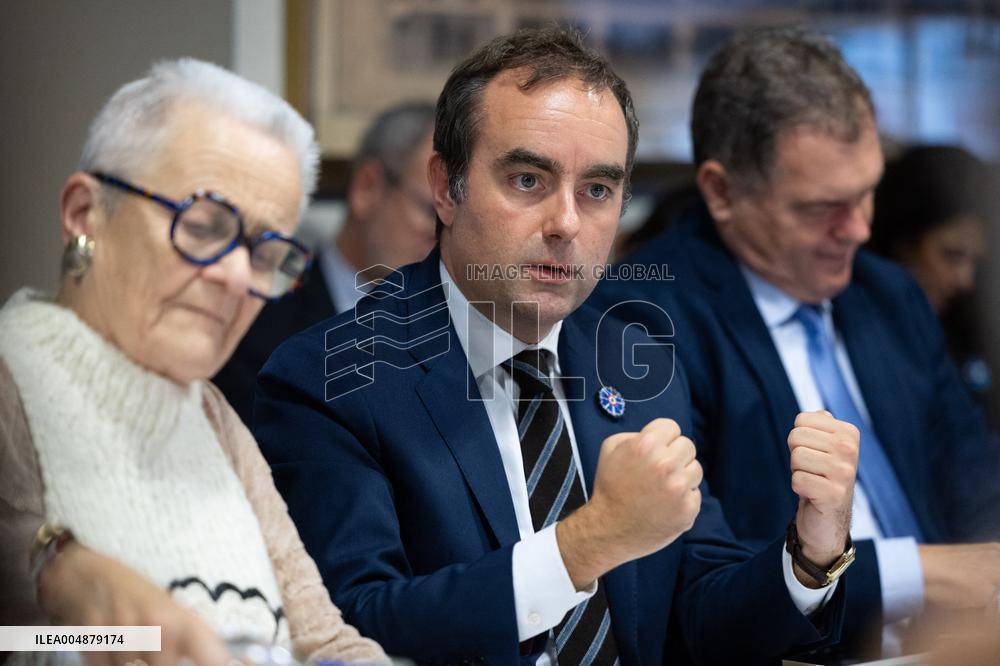 Prime Minister Meets with Regional Presidents - Versailles