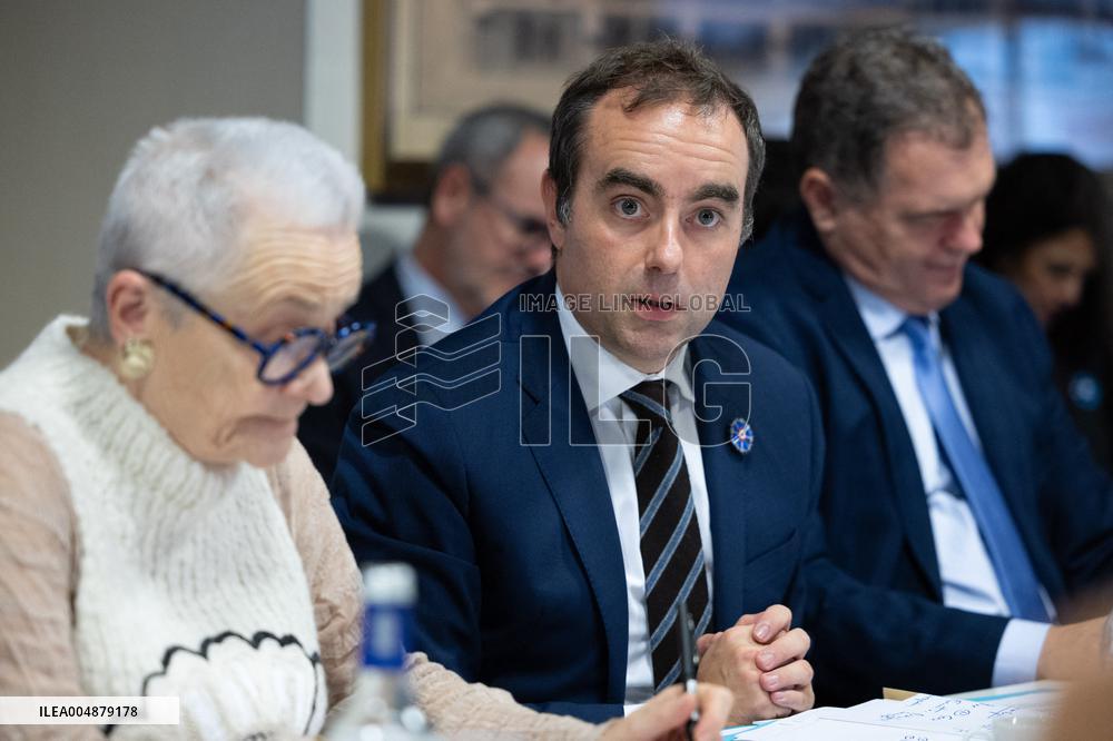 Prime Minister Meets with Regional Presidents - Versailles