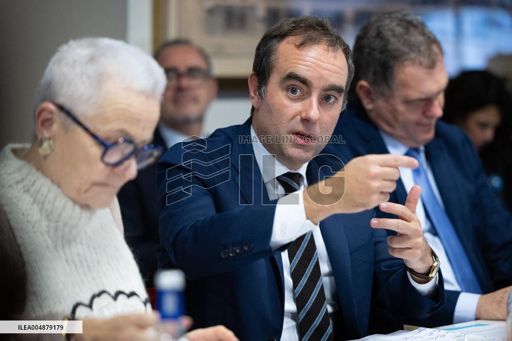 Prime Minister Meets with Regional Presidents - Versailles