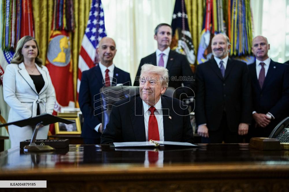 Trump Speaks in The Oval Office - Washington