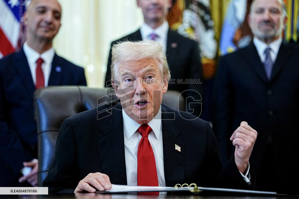 Trump Speaks in The Oval Office - Washington