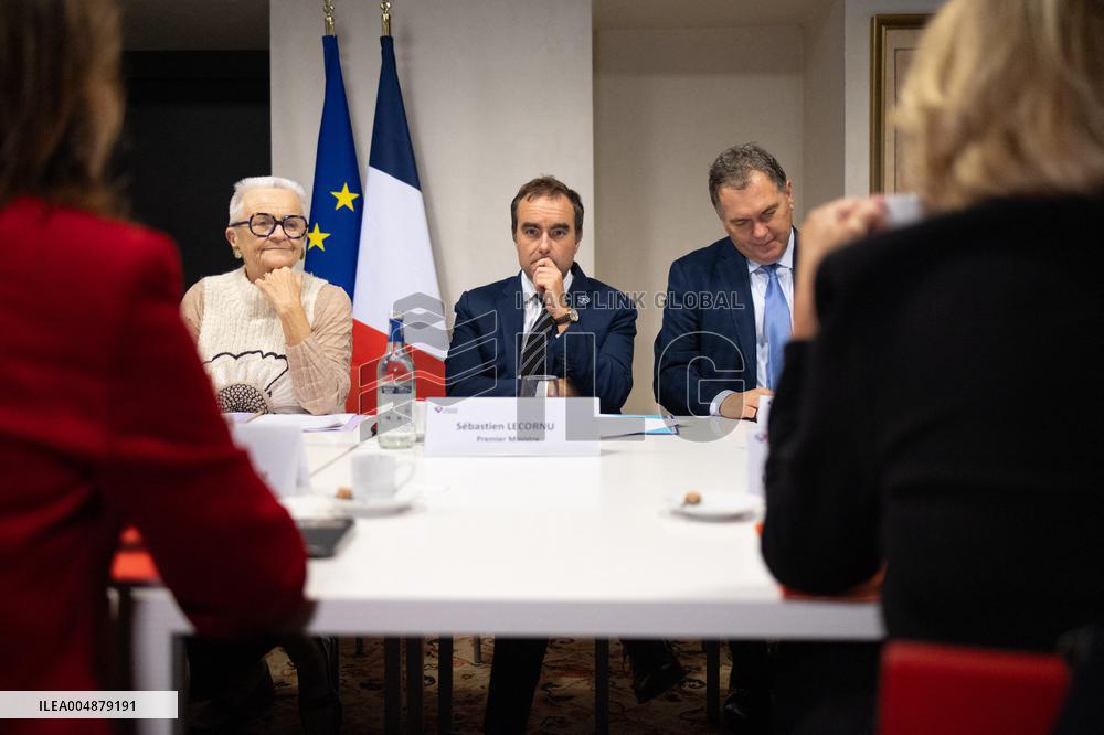 Prime Minister Meets with Regional Presidents - Versailles