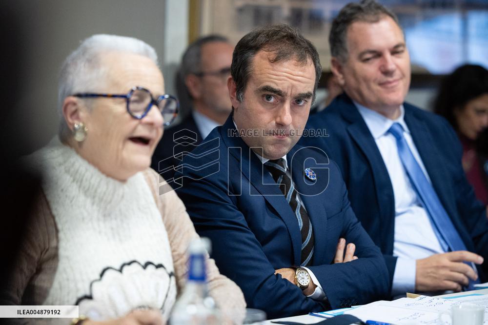 Prime Minister Meets with Regional Presidents - Versailles