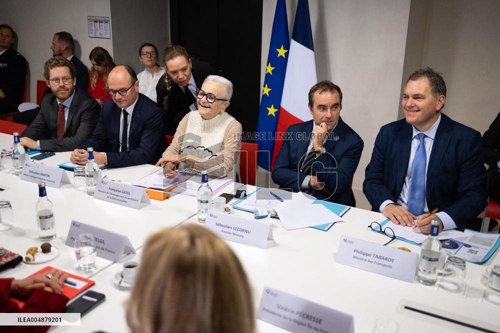 Prime Minister Meets with Regional Presidents - Versailles