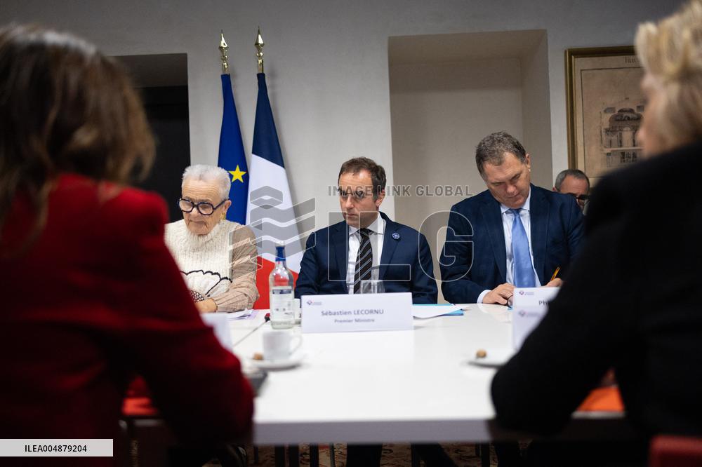 Prime Minister Meets with Regional Presidents - Versailles