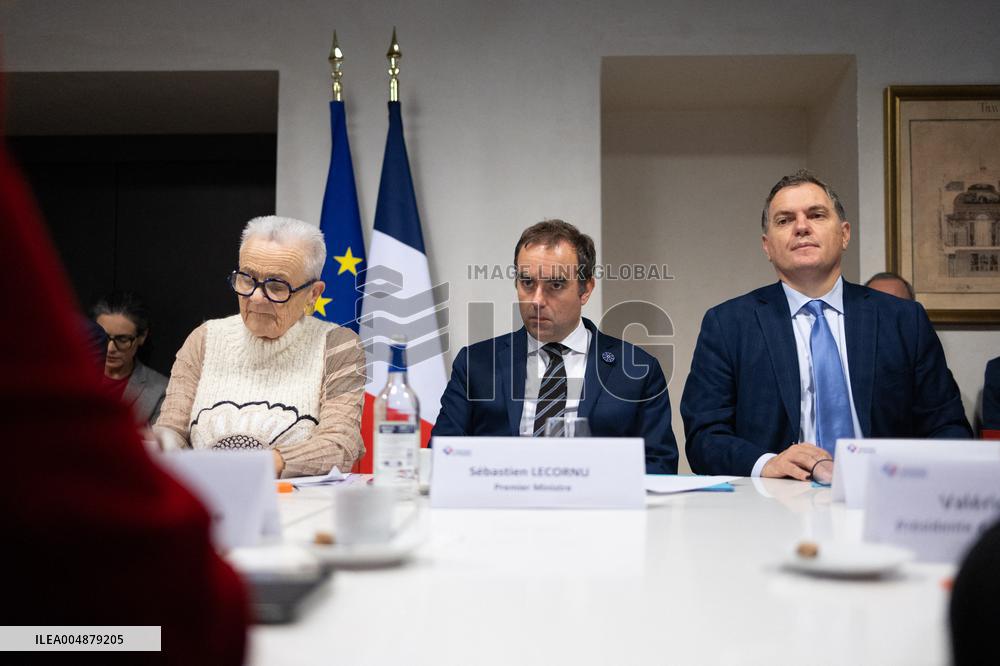 Prime Minister Meets with Regional Presidents - Versailles