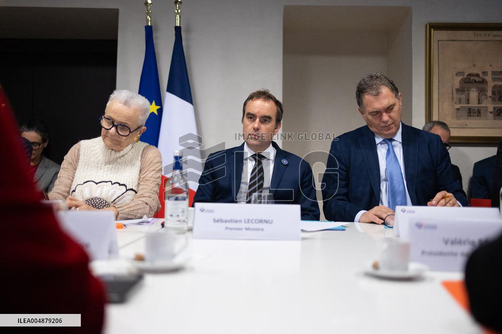 Prime Minister Meets with Regional Presidents - Versailles