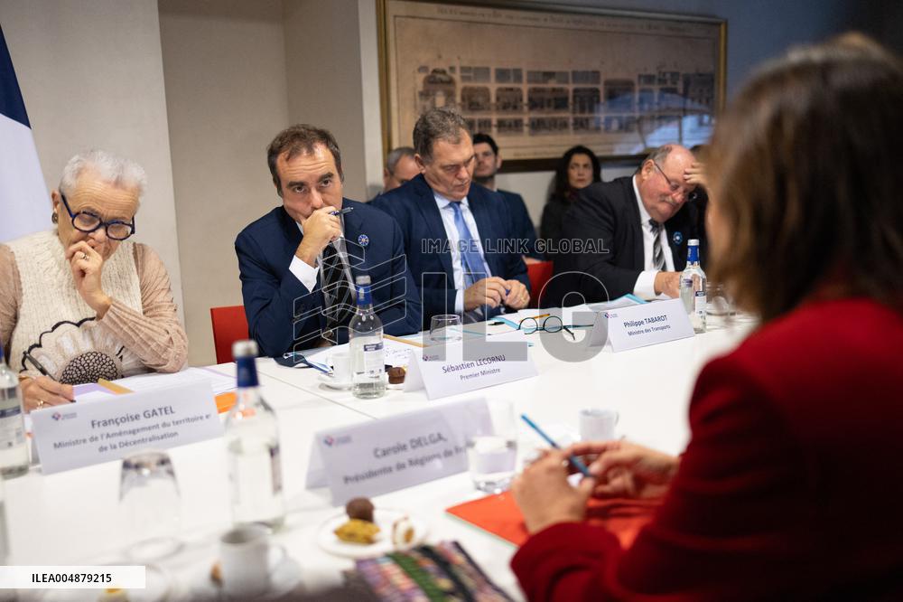 Prime Minister Meets with Regional Presidents - Versailles