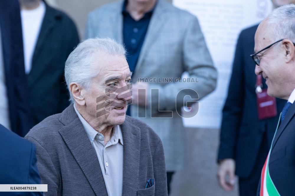 Robert De Niro Recieves The Capitoline Wolf - Rome