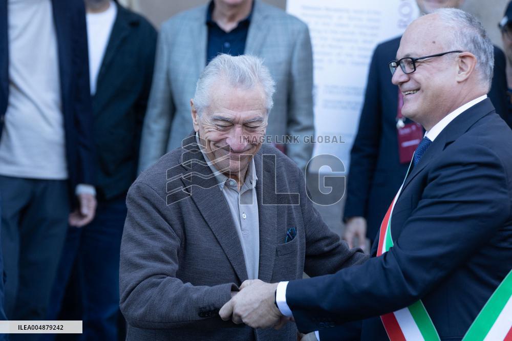 Robert De Niro Recieves The Capitoline Wolf - Rome