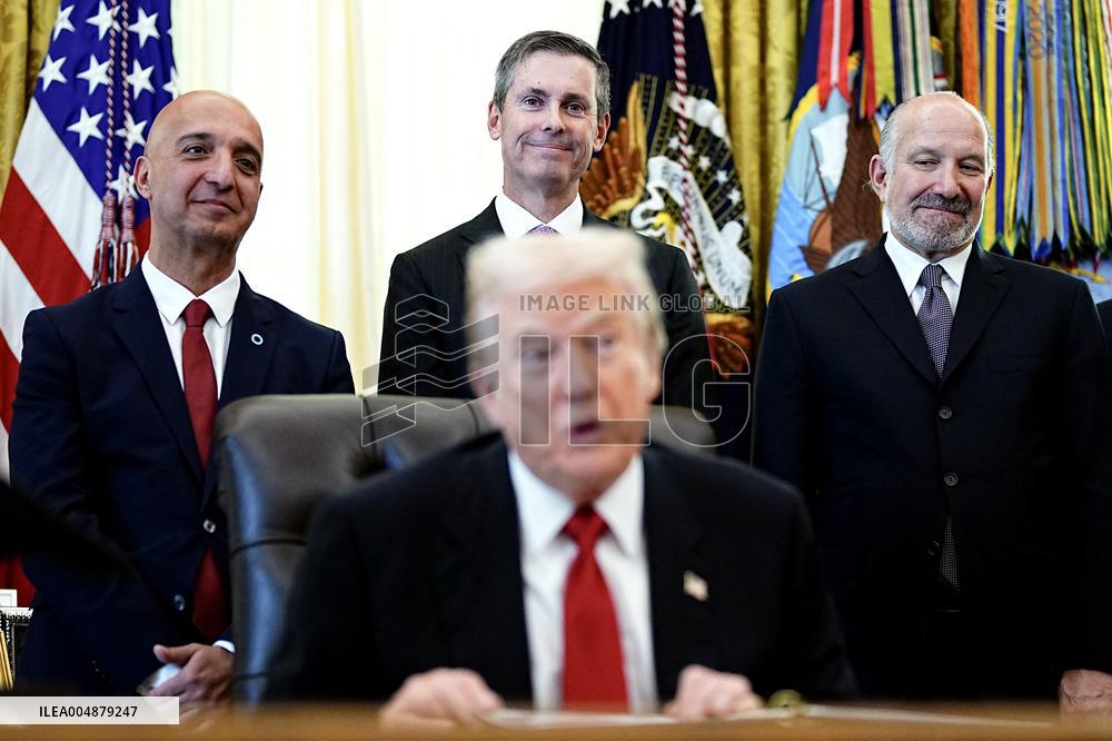 Trump Speaks in The Oval Office - Washington