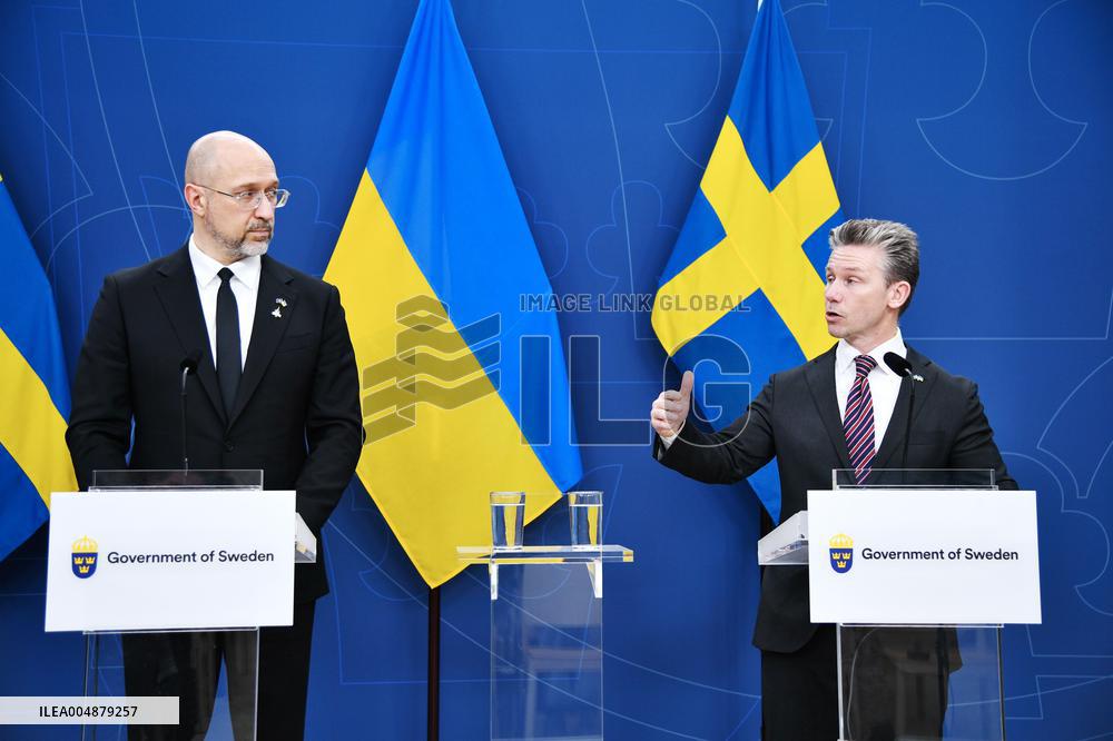 SWEDEN UKRAINE MINISTERS OF DEFENSE