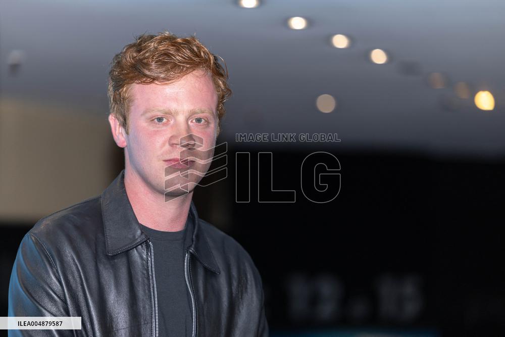 Six Jours Ce Printemps-La Premiere - Paris AJ