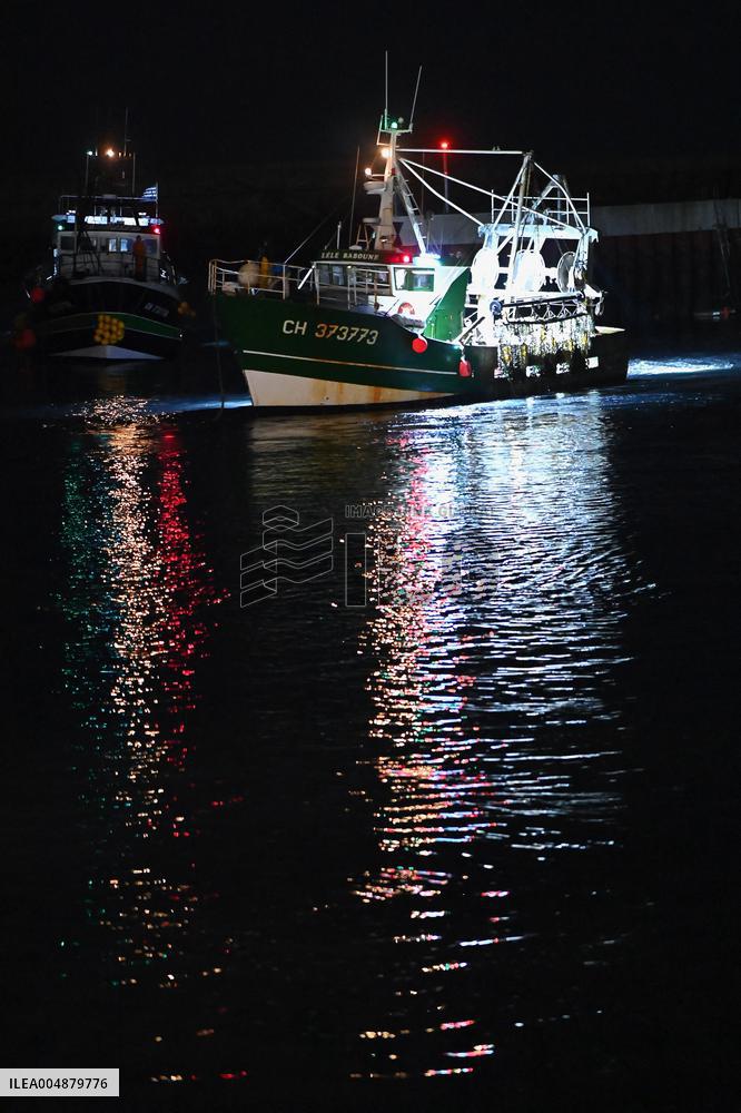 Return From Scallop Fishing - Port-En-Bessin. FC