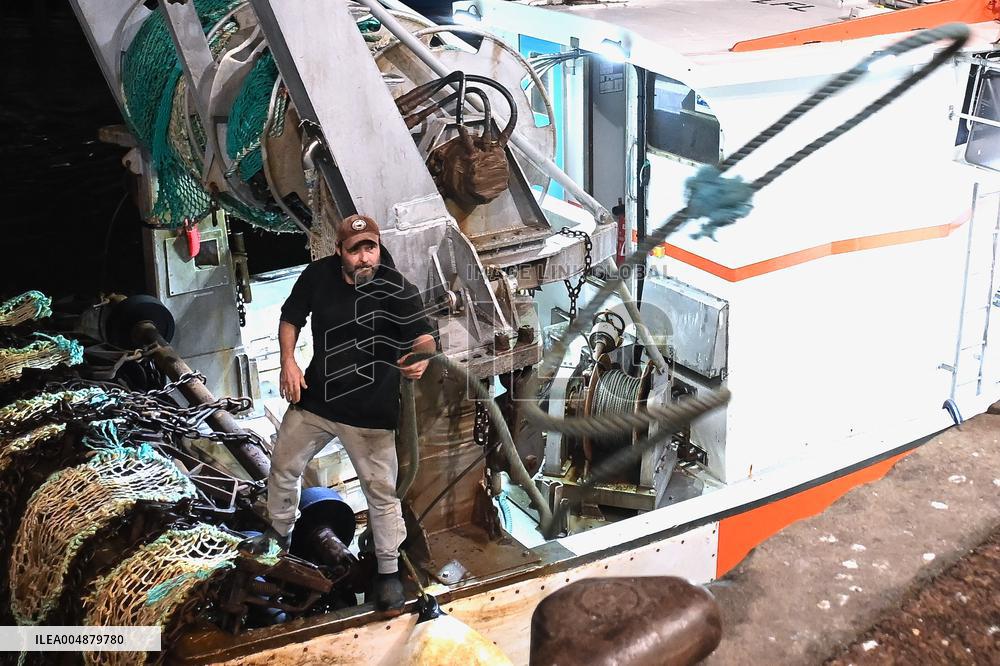 Return From Scallop Fishing - Port-En-Bessin. FC