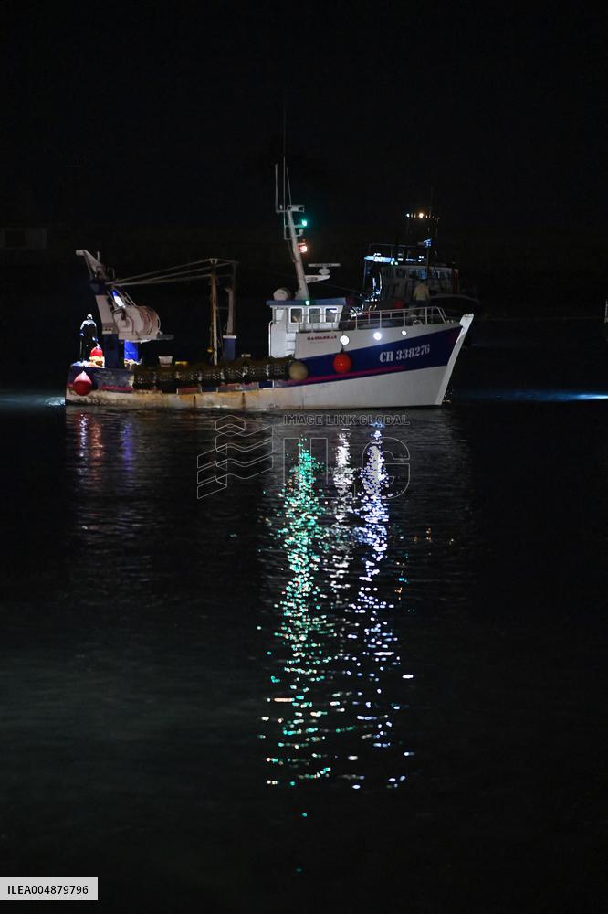 Return From Scallop Fishing - Port-En-Bessin. FC