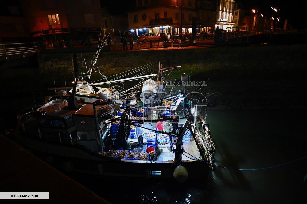 Return From Scallop Fishing - Port-En-Bessin. FC