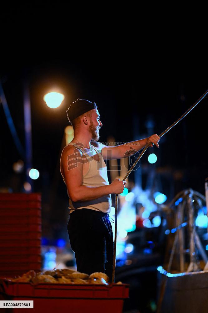 Return From Scallop Fishing - Port-En-Bessin. FC