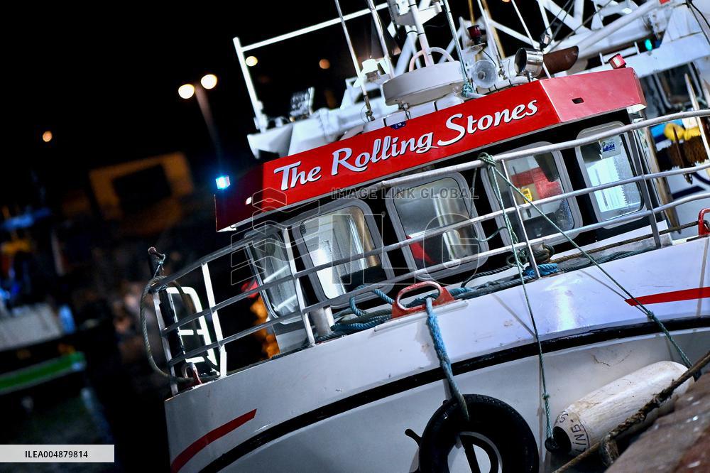 Return From Scallop Fishing - Port-En-Bessin. FC