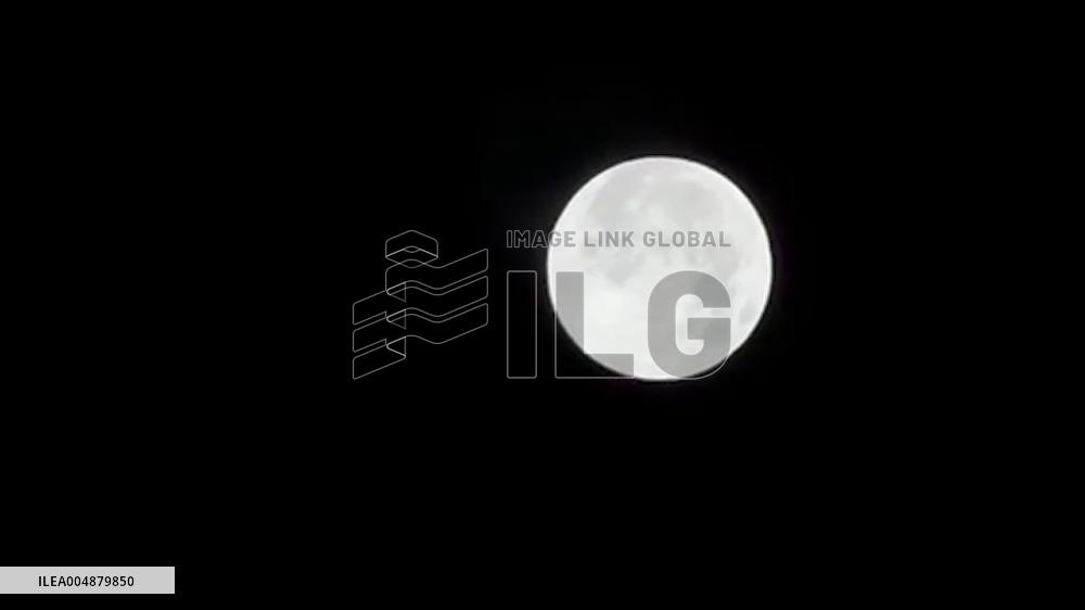 Largest Supermoon of Year Lights Up Night Sky 4