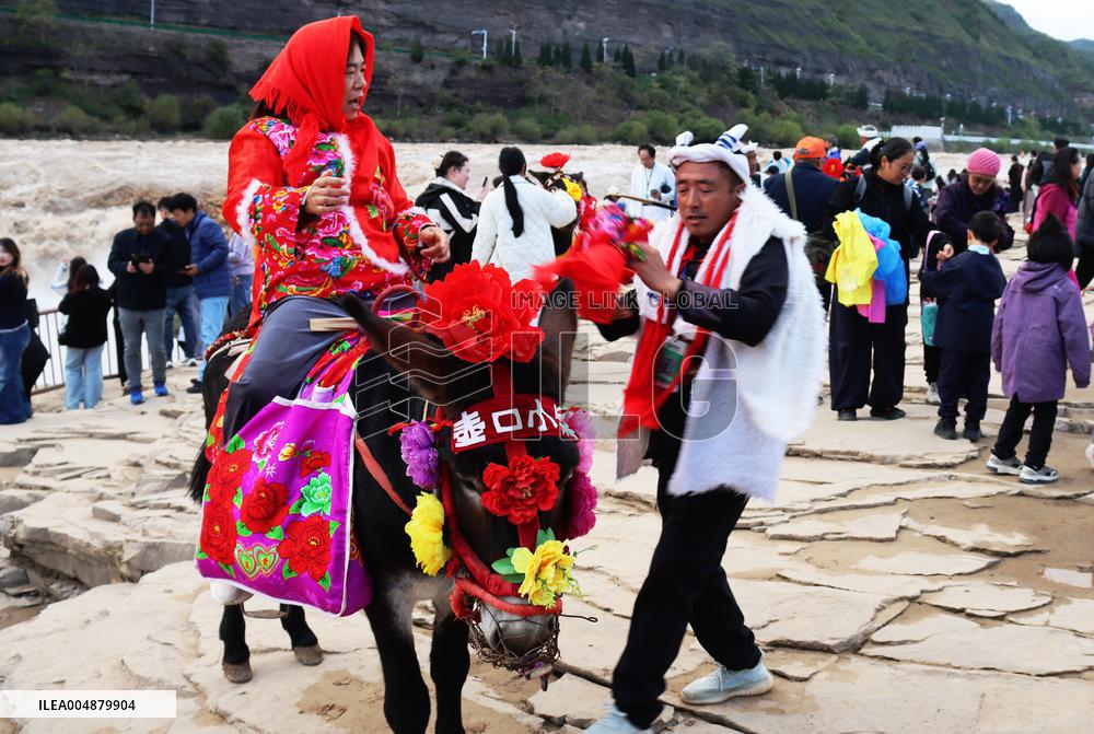 Yellow River Hukou Waterfal Tourism