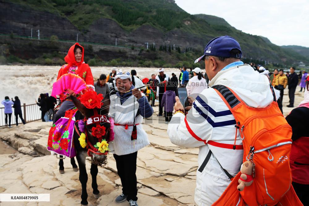 Yellow River Hukou Waterfal Tourism