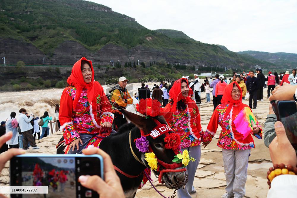 Yellow River Hukou Waterfal Tourism