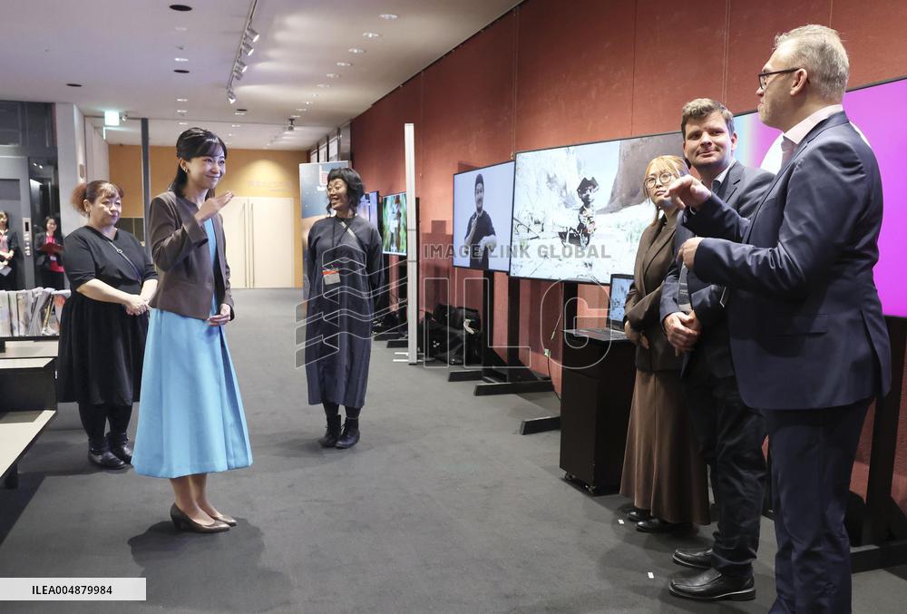 Princess Kako at int'l deaf arts festival