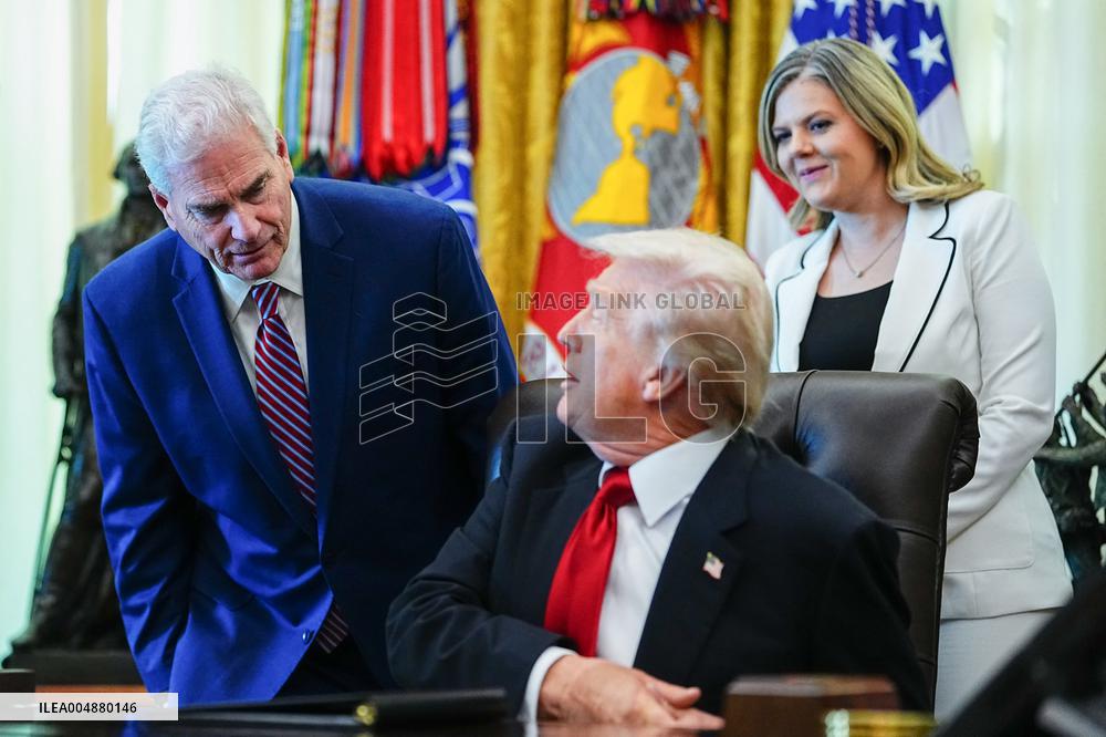 Donald Trump Announces Drug Pricing Deal With Pharma Giants - DC