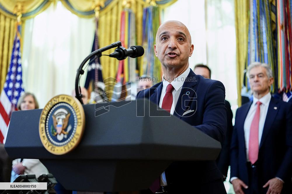 Donald Trump Announces Drug Pricing Deal With Pharma Giants - DC