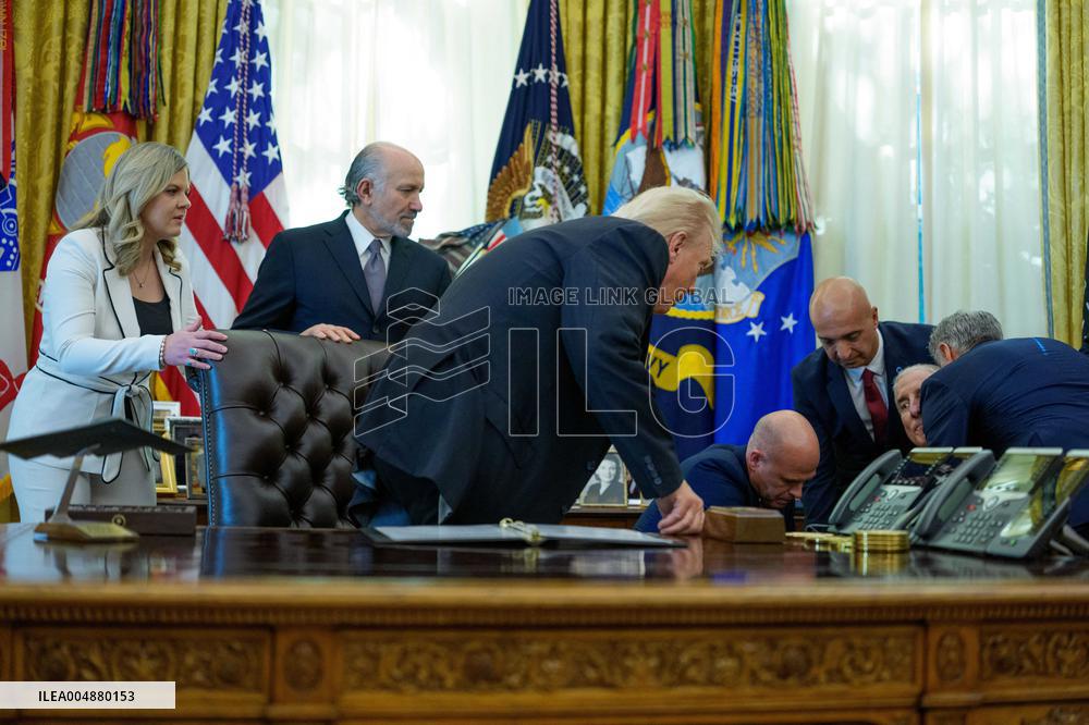 Donald Trump Announces Drug Pricing Deal With Pharma Giants - DC