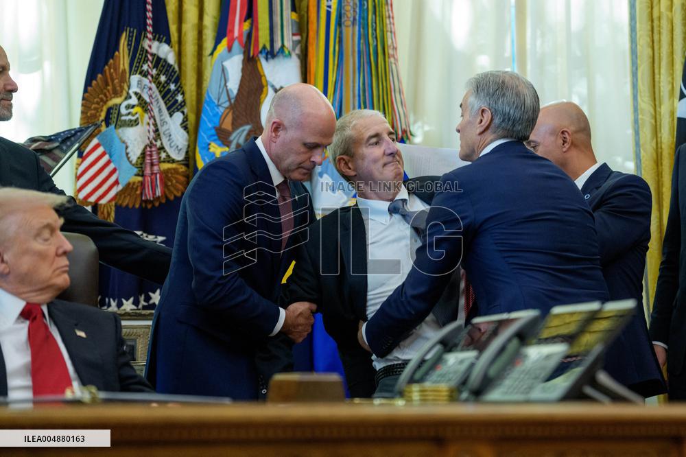 Donald Trump Announces Drug Pricing Deal With Pharma Giants - DC