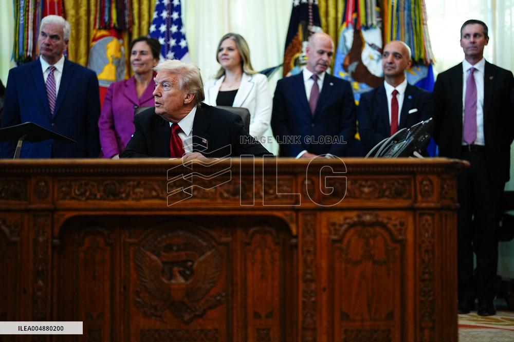 Donald Trump Announces Drug Pricing Deal With Pharma Giants - DC