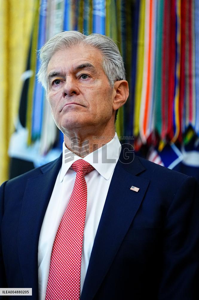 Donald Trump Announces Drug Pricing Deal With Pharma Giants - DC