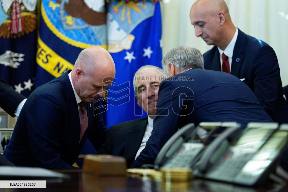 Donald Trump Announces Drug Pricing Deal With Pharma Giants - DC