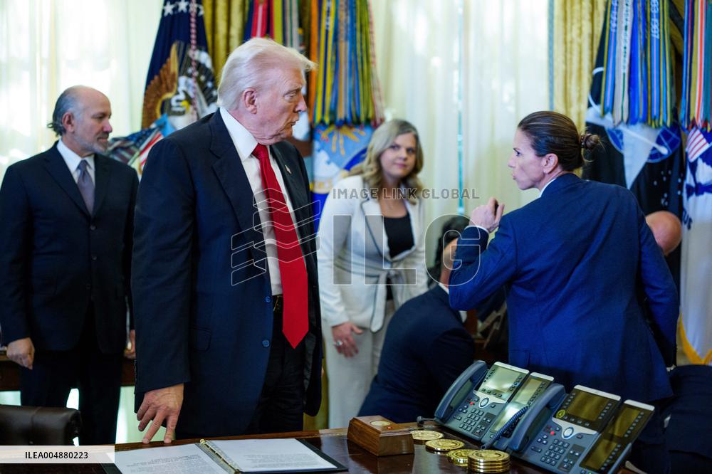 Donald Trump Announces Drug Pricing Deal With Pharma Giants - DC