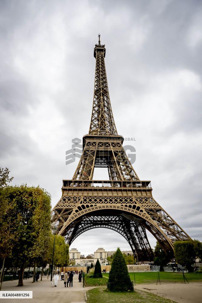 Eiffel Tower Illustrations - Paris