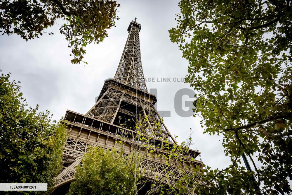 Eiffel Tower Illustrations - Paris