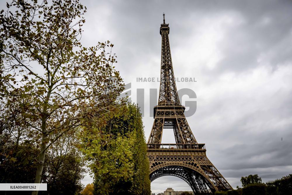 Eiffel Tower Illustrations - Paris