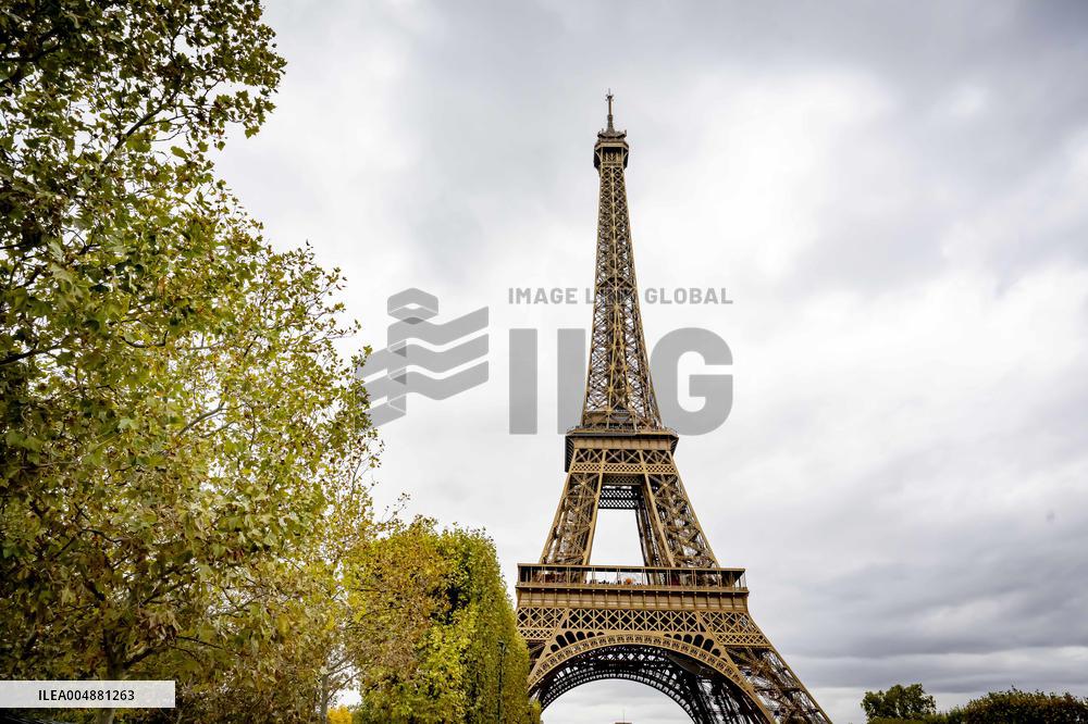 Eiffel Tower Illustrations - Paris