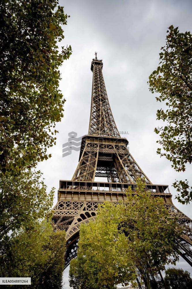 Eiffel Tower Illustrations - Paris