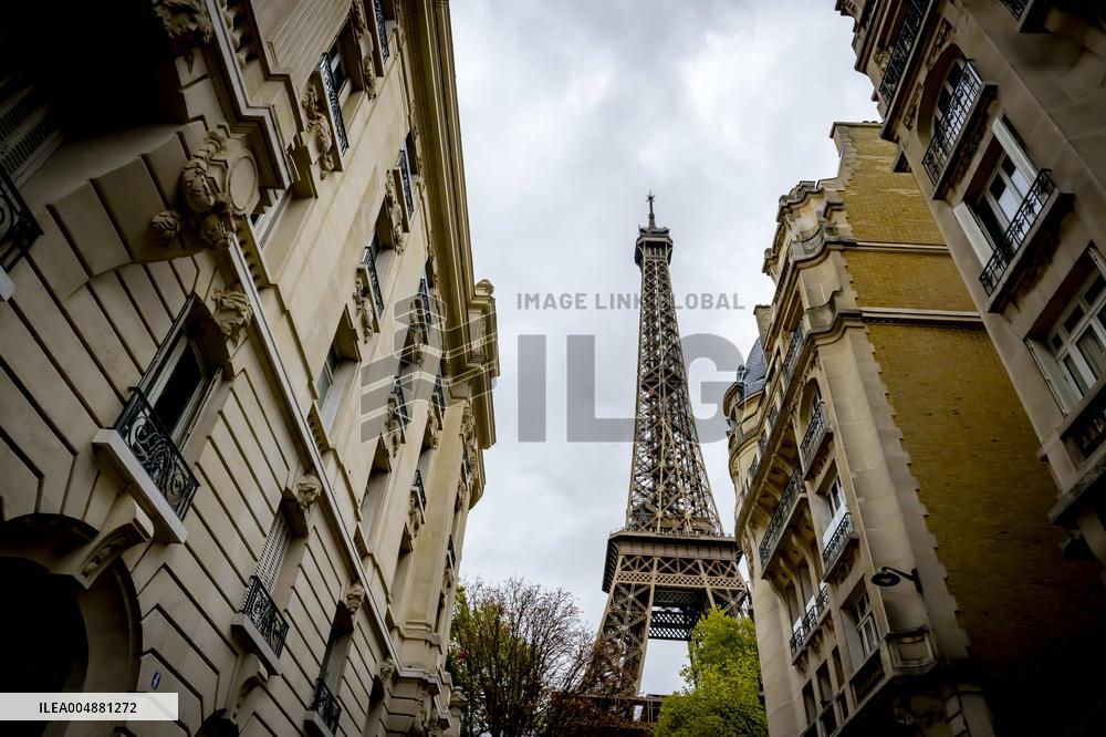 Eiffel Tower Illustrations - Paris