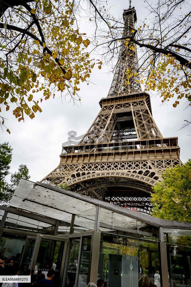 Eiffel Tower Illustrations - Paris