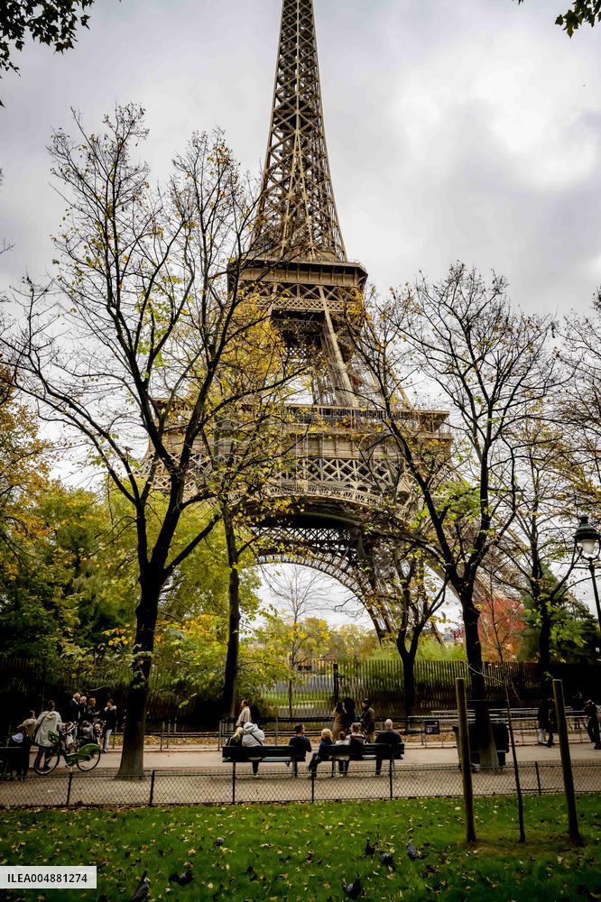 Eiffel Tower Illustrations - Paris